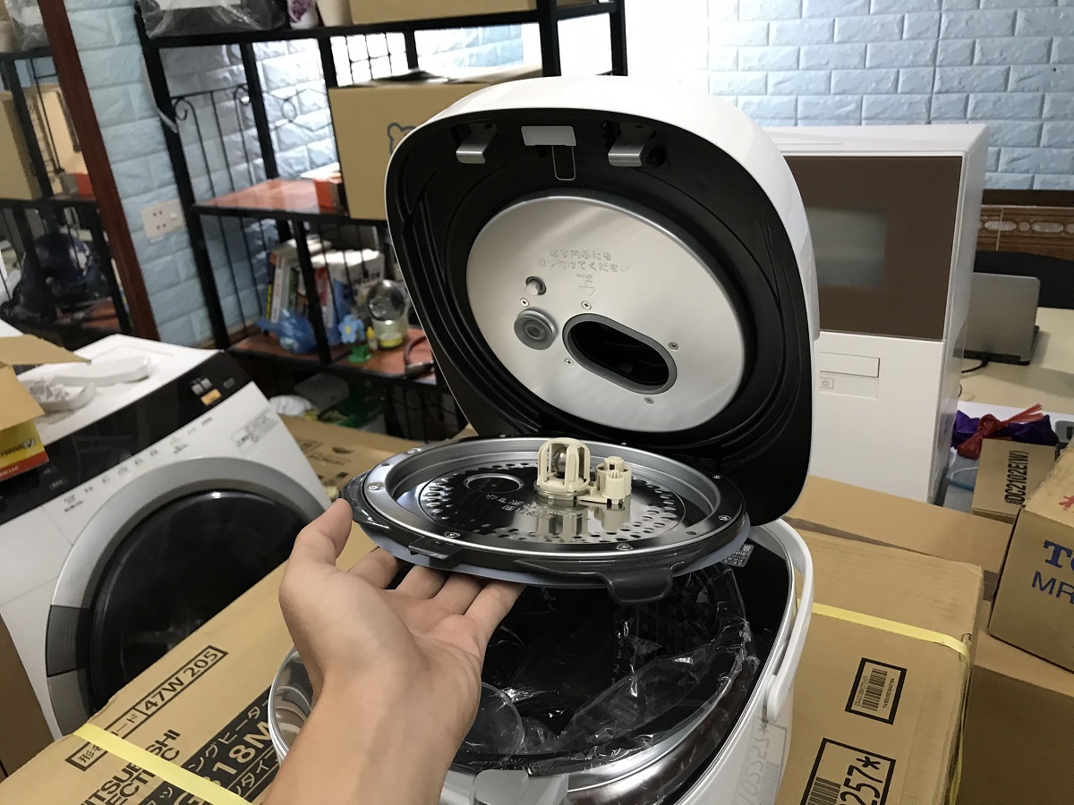 Nồi cơm điện Toshiba RC-18E6VS (1,8 lít) cao cấp nhất | hangnhattoday.com