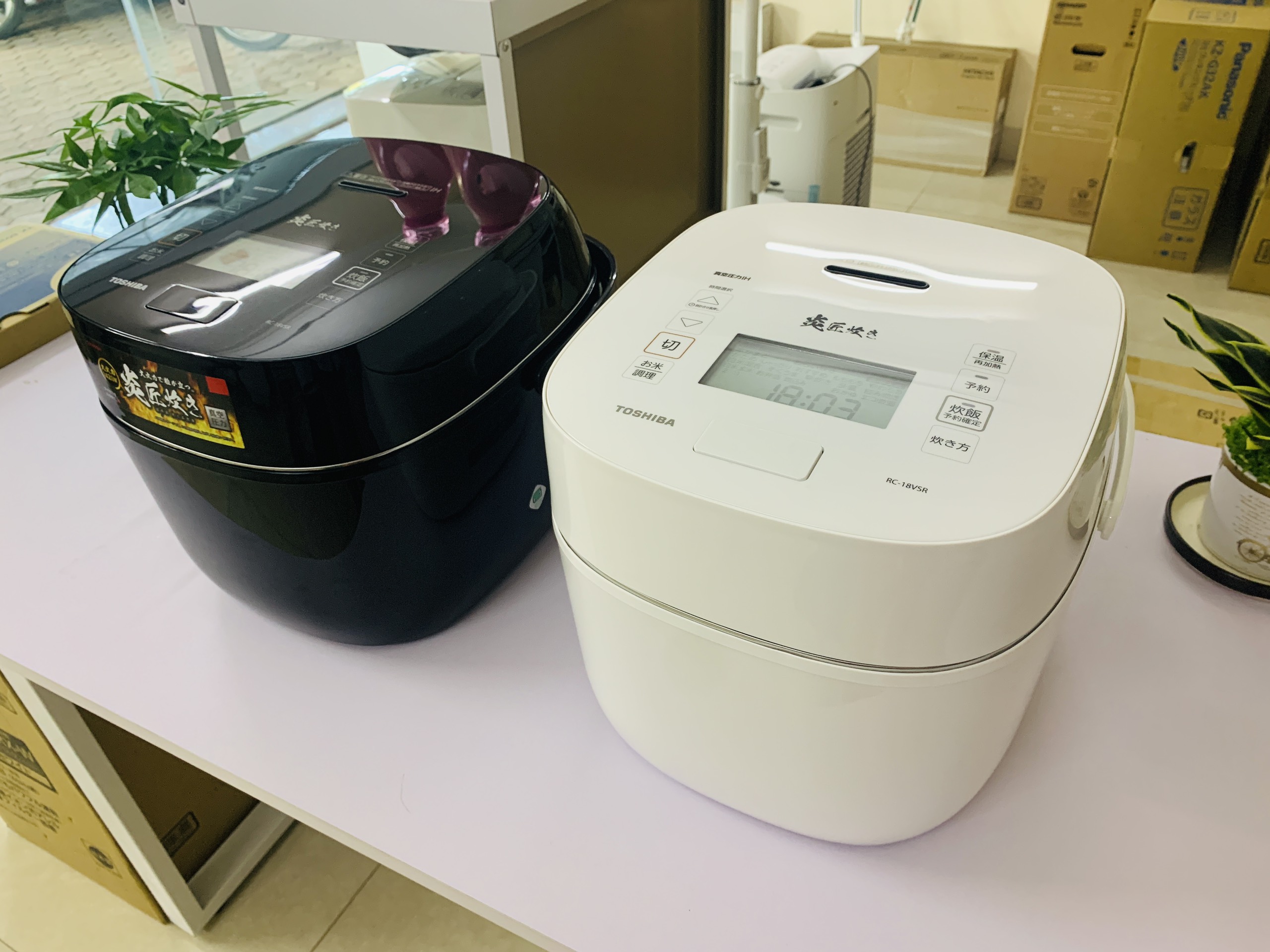 Nồi cơm điện Toshiba RC-18VSR (1,8 Lít) sx 2022 dung tích 1,8l 4 Thiết kế nồi cơm Toshiba RC-18VSR-K-W