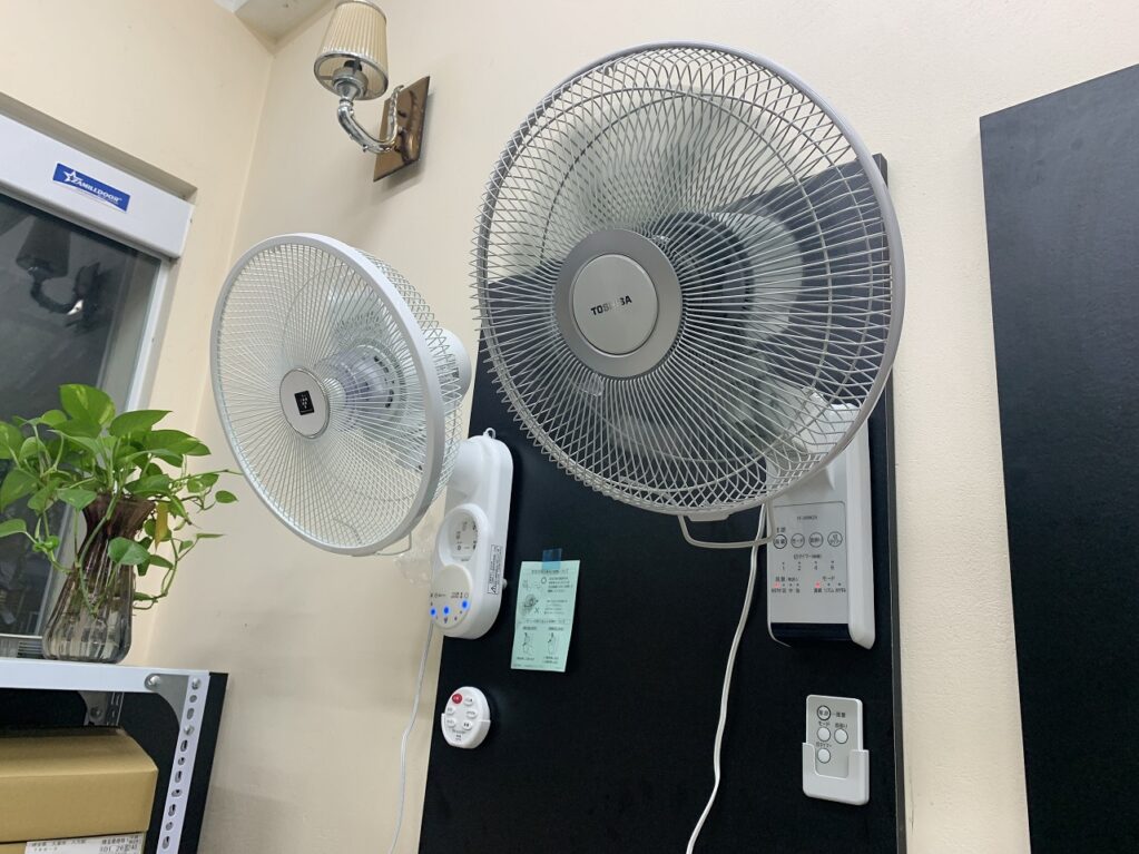 Quạt treo tường Sharp PJ-N3AK có tạo Ion plasma khử khuẩn khử mùi 10 Quạt Shasp PJ-N3AK và Toshiba TF-30RK25