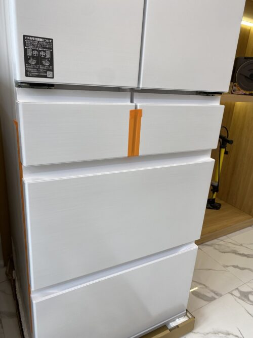 Tủ lạnh Hitachi R-HW60R dung tích 600L, mặt pha lê, sản xuất 2022 13 Ảnh thực thế tủ lạnh Hitachi R-HW54R-W-3