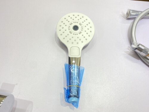 Sen tắm Toto TBV03417J củ sen có tay dài, kiểu dáng cách điệu - Ảnh 3