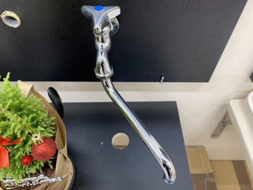 Vòi nước lạnh KAKUDAI 7060-13*170 đầu vòi dài và có xoay 11 Vòi nước lạnh KAKUDAI 7060-13*170 đầu vòi dài và có xoay - Ảnh 2